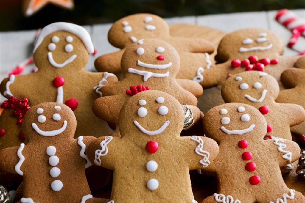 a-delightful-array-of-freshly-baked-gingerbread-me-lfpyLjkUQvivIGQrKqfC1A-Bn-YNjt1QQeZecz0kscMtA